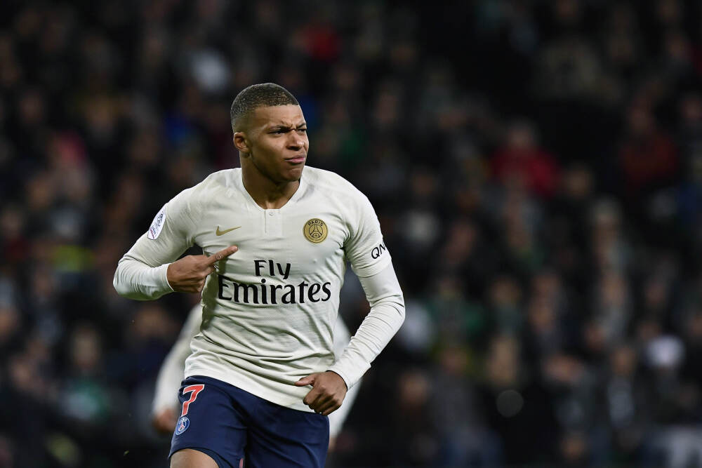 冬季守护|崂山民警化身“平安导师”，进校园开讲法治安全课